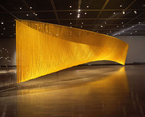 Akio Hamatani (Osaka 1947) Orbit 6 rayon giallo 1400×230x300 cm