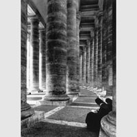 Gianni Berengo Gardin, Il colonnato di San Pietro, 1986
