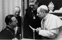 Mons. George Lemaître in conversazione con Papa Pio XII