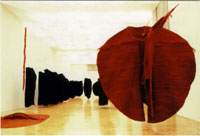 Magdalena Abakanowicz, Abakan red, 1969, sisal e metallo, 300x300x350 cm, courtesy Tate Modern London