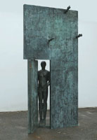 Mimmo Paladino, Porta d'Oriente, bronzo, 158 (h) x 178 x 90 cm, 2005