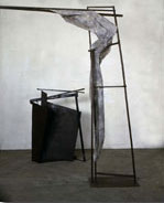 Alberto Ghinzani, Teatro dell'assenza, 2006 , ferro e resina, cm.270x300x42