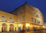 Teatro Regio di Parma, esterno notturno, foto Roberto Ricci