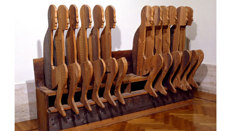 Mario Ceroli, Ultima cena,  1965 legno - collezione GNAM