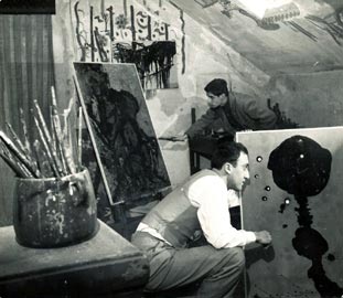 Enrico Baj e Dangelo nell’atelier di via Teulli 1 Milano dicembre 1951