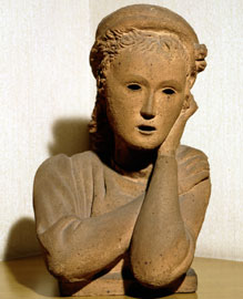 La Nena, 1930 c., terracotta refrattaria, cm 46x32x30, Fondazione De Mari – Cassa di Risparmio di Savona