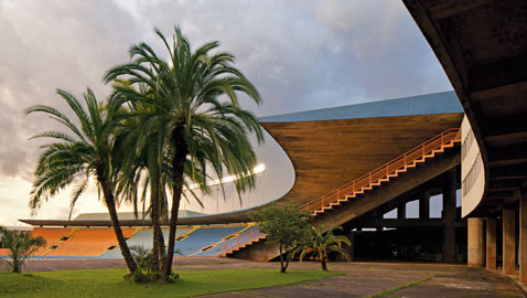 Stadio municipale Serra Dourada, Goiânia (Goiás), 1973 e seguenti, veduta dell'interno. © Leonardo Finotti