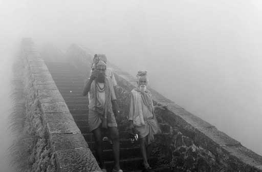 Sadhu della nebbia, India - Giovanni Spreafico