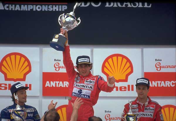 Interlagos - G.P. Brasile, 1991 Ayrton Senna con Riccardo Patrese e Gerhard Berger. Senna vince per la prima volta la corsa di casa. Sofferente sul podio dopo aver guidato a lungo con il cambio bloccato. © FOTO ERCOLE COLOMBO