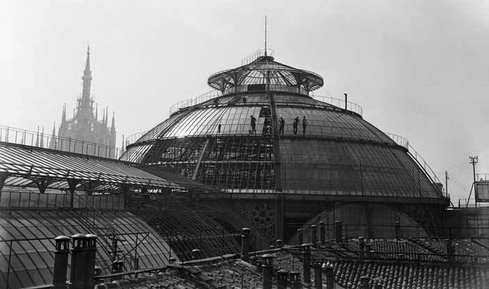 Milano, 1948, lavori di rifacimento e copertura della Galleria Vittorio Emanuele II 