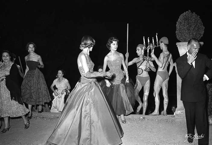 Luglio 1953, Ballo in Boboli © Archivio Foto Locchi.