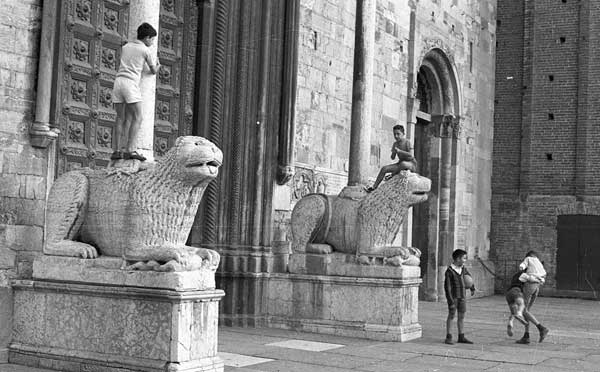 Carlo Bavagnoli: Piazza Duomo - da Cara Parma, 1961
