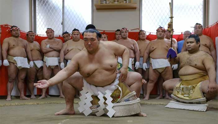 Philippe Marinig, Kisenosato Yutaka. The 72th yokozuna, Tsuna Ceremony, january 2017, Photography, Artist Collection ©2017, Philippe Marinig - Mostra sui lottatori di Sumo