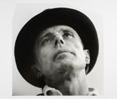 Mimmo Jodice, Joseph Beuys, 1979, 40,5x47,5 cm, stampa 2007 su carta baritata, datata e firmata a matita al retro Copyright ©Mimmo Jodice, courtesy Galleria Massimo Minini, Brescia