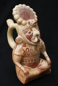 Bottiglia con ansa a staffa Cultura Moche (100-750 d.C.) Intermedio Antico Ceramica, 230 x 236 x 149 mm, Museo Larco, Lima ©Artematica, foto Manuel Figari Rouillon