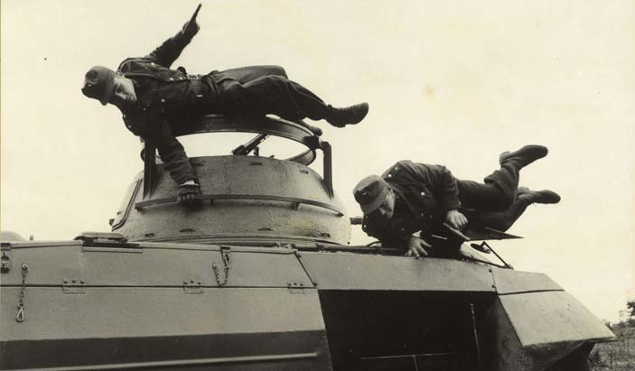 Erich Lessing: German Border Patrol at maneuvers, Coburg, Germany, 1953 copy: © Erich Lessing / Magnum Photos