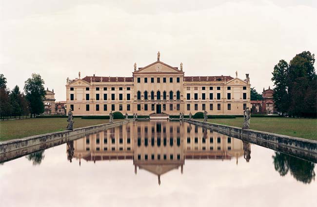 Lawrence Beck, Villa Pisani I, 2011, Archival Inkjet Print, ed. of 5, 152.5 x 183 cm, Collezione privata, New York, Courtesy, The Artist and Sonnabend Gallery, NY