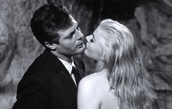 Marcello Mastroianni e Anita Ekberg nel film di Fellini "La dolce vita"